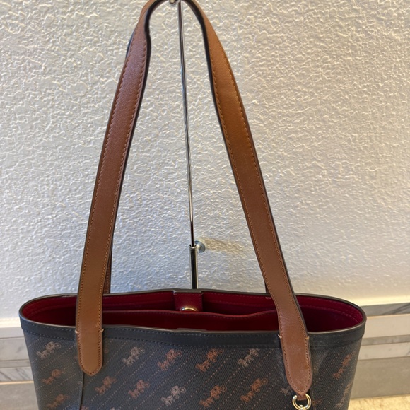 Coach Horse and Carriage Tote 27 C4069 Black Clean Inside Good Condition - Picture 6 of 14